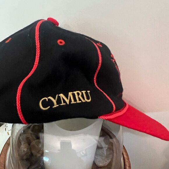 Wales CYMRU embroidered Wool adjustable hat w green under bill. - Picture 2 of 5